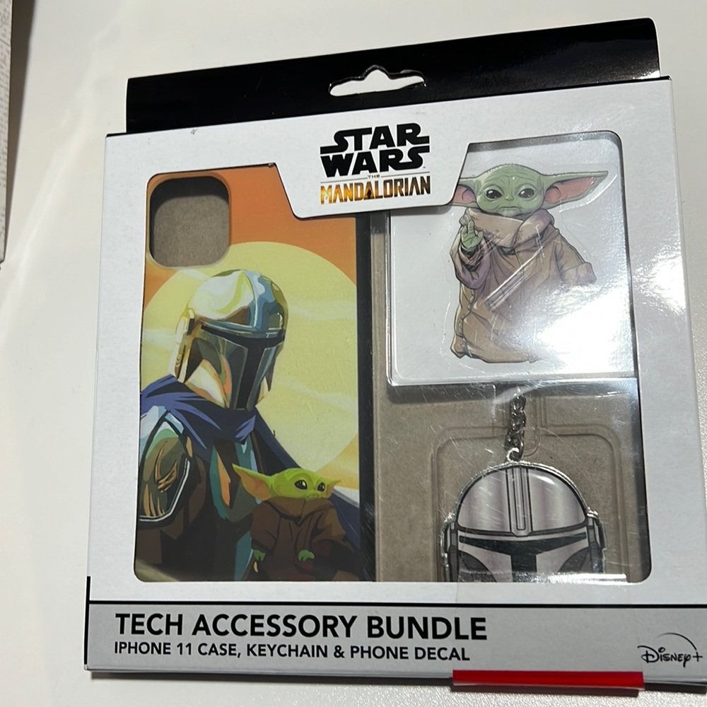 NWT Star Wars The Mandalorian phone 11 case Tech Accessory Bundle
